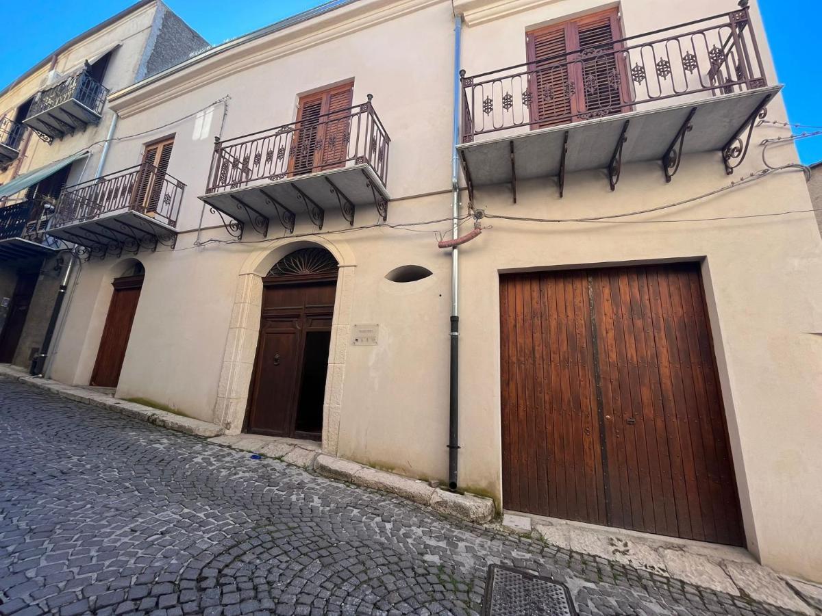 Palazzo Triolo - Dimora Di Charme Bed & Breakfast Corleone Ngoại thất bức ảnh